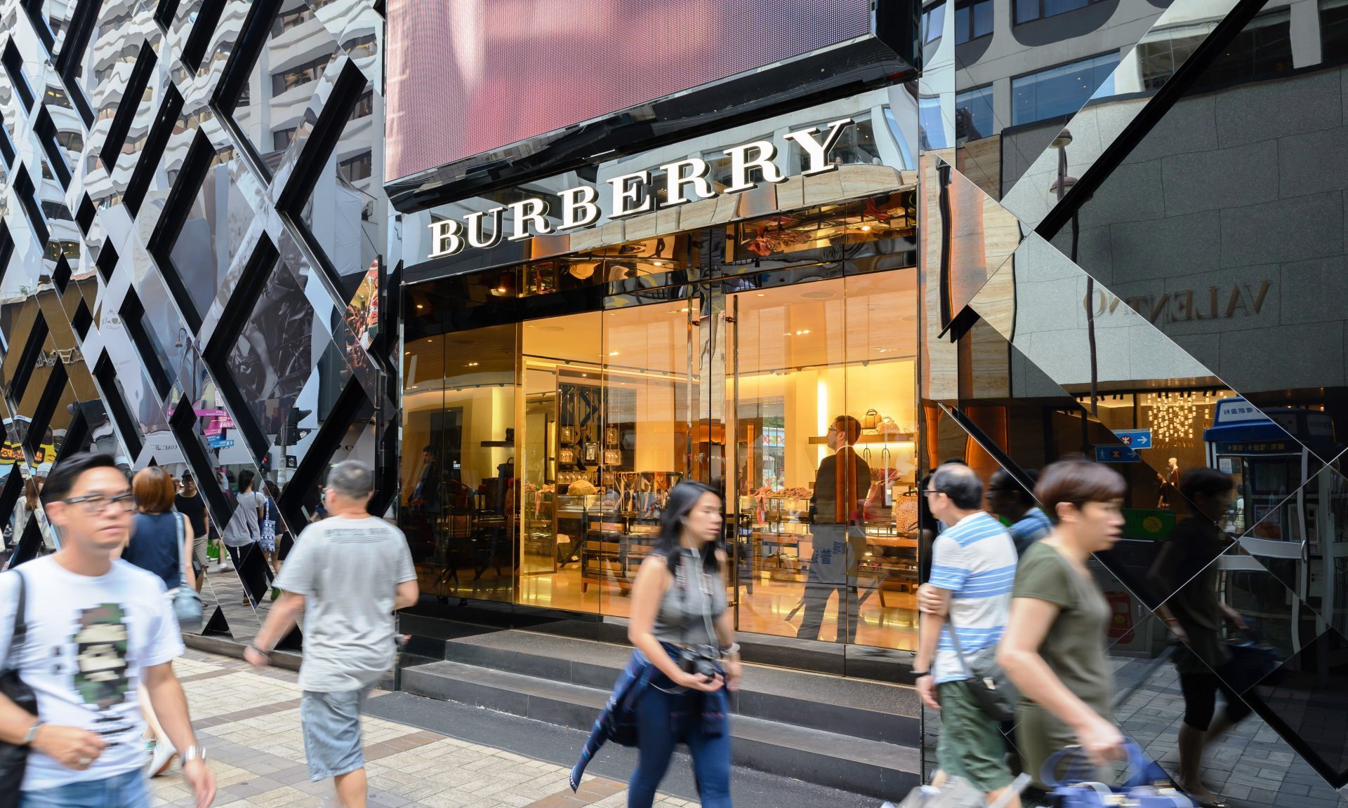 Burberry prepares to fight takeover