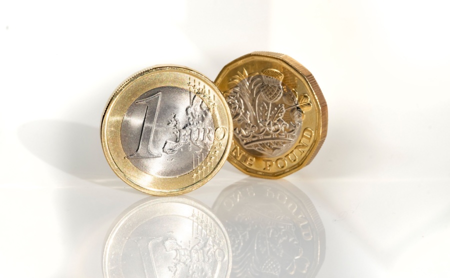 Euro and pound rise together against dollar