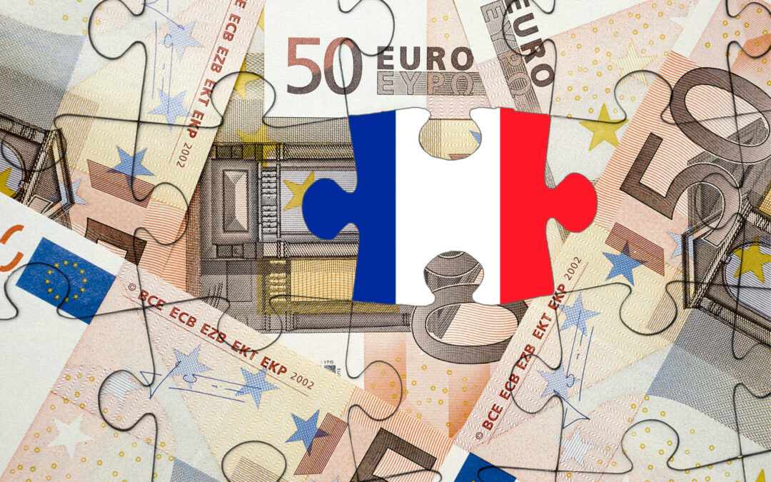 Euro holds ground ahead of crunch French vote