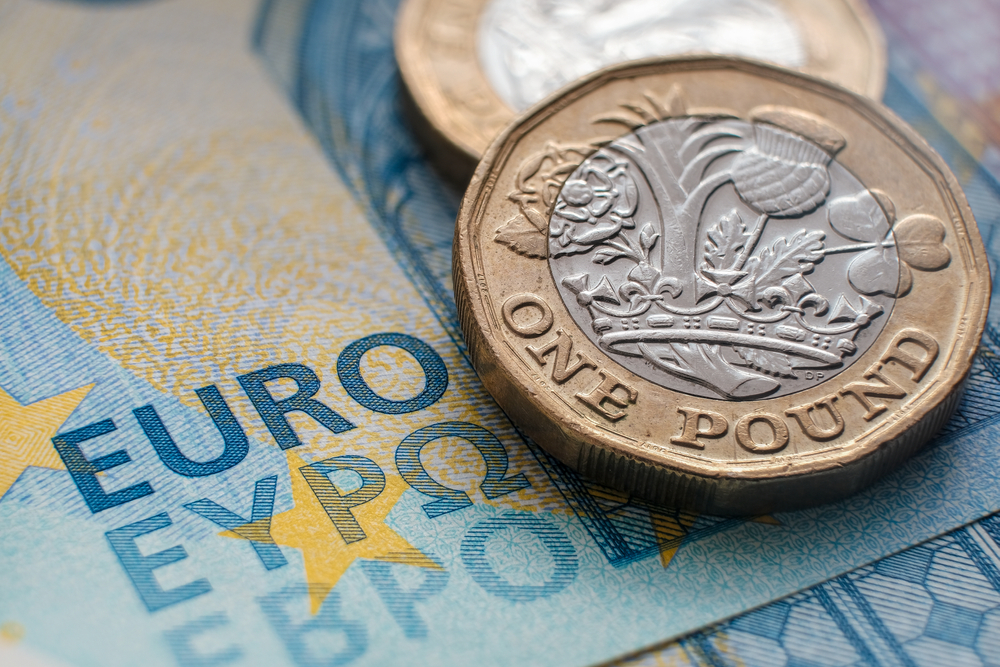 Euro licks wounds after further fall