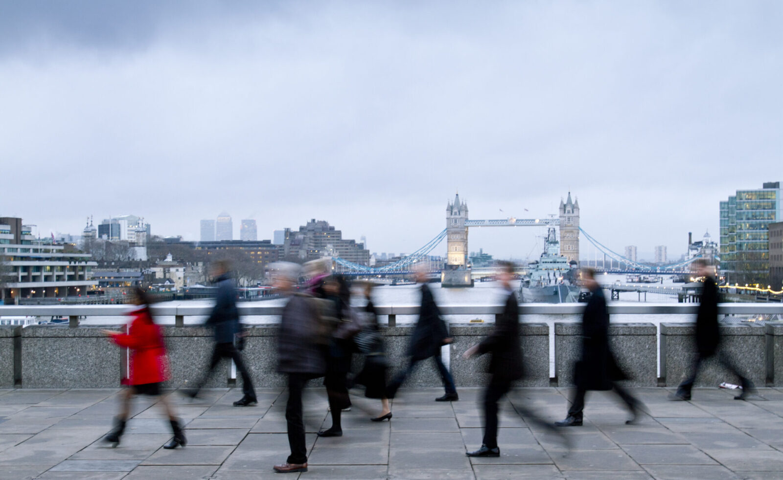 Commuters cross london bridge