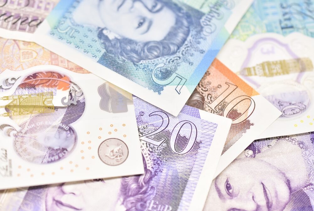 Sterling stays strong as interest rate decisions loom